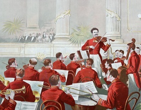  Johann Strauß Sohn mit seinem Orchester während eines Hofballes. Farblithographie um 1900