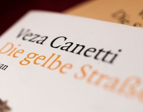 Buchdeckel mit dem Titel "Die gelbe Straße"