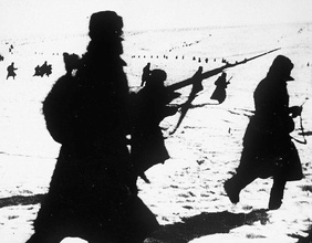 Momentaufnahme, Russland, Zweiter Weltkrieg. Soldaten auf dem Feld