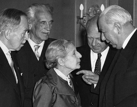 In der Mitte: Lise Meitner