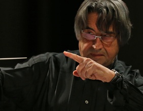 Riccardo Muti beim Dirigieren