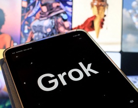 Die App "Grok" auf einem Smartphonedisplay