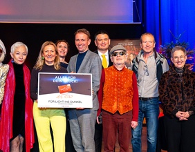 Irmgard Knef, Sona MacDonald, Angelika Niedetzky, Judith Hoffmann, Thomas Lichtblau,Bernhard Fellinger, Otto Lechner, Klaus Trabitsch, Juliane Hablesreiter, Mario Thaler