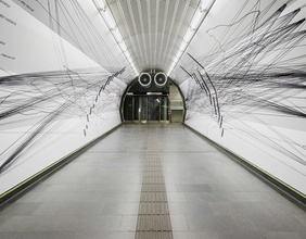 Das Wandbild in der Wiener U-Bahn-Station Schottenring Ausgang Herminengasse