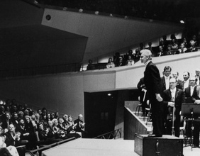 Herbert von Karajan dirigiert die Berliner Philharmoniker, 1975