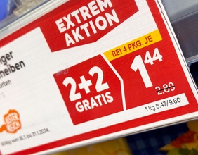 Aktionsschild in einem Supermarkt