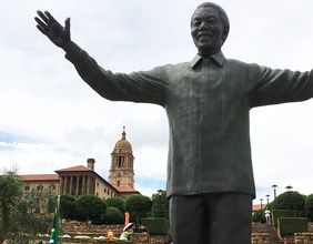 Nelson Mandela als Statue