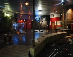 Der Hauptraum der Ausstellung TURNTON 2047