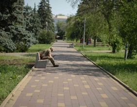 Ein Soldat in der Ukraine