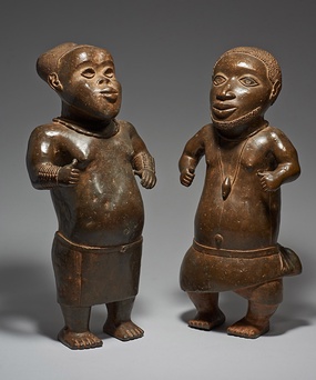 Zwei Hofzwerge aus dem Königtum Benin