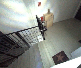 Überwachungskamera im Stiegenhaus