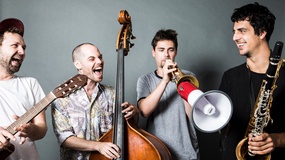Fainschmitz © Arno Dejaco Band Fainschmitz mit ihren Intrumenten.