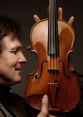 ERNST KOVACIC © LUCAS RAJCHERT Ernst Kovacic mit Geige