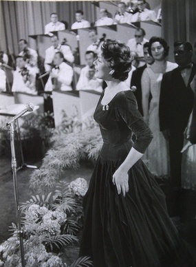 Die Schweizer Sängerin Lys Assia, 1956