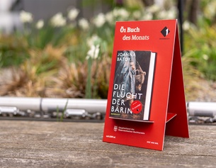 "Die Flucht der Bärin" von Joanna Bator - Buch des Monats