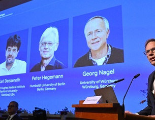 Nobelpreisgewinner Karl Deisseroth, Peter Hegemann und Georg Nagel auf einem Bildschirm
