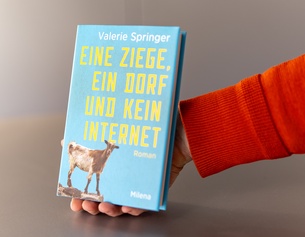 "Eine Ziege, ein Dorf und kein Internet" von Valerie Springer.