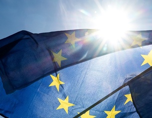 EU-Fahne, Flagge, Sonnenlicht