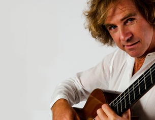 FILIPPO VINARDI Leonardo De Angelis mit seiner Gitarre