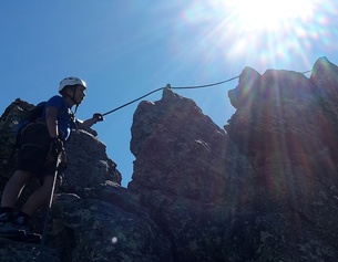 APA/ANGELIKA KREINER Ein Bergsteiger am Klettersteig.
