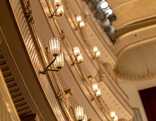 Leuchten im Opernsaal