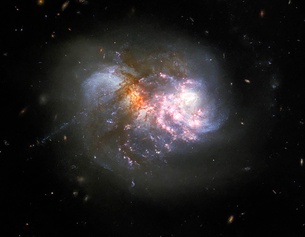 ESA/HUBBLE & NASA/R. CHANDAR Galaxie