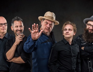 STILLERHAS/MICHAEL SCHÄR Die 5 Mitglieder von Stiller Has