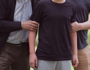 Generationen: Großvater, Enkel und Sohn