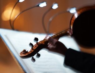 Violine und Notenständer