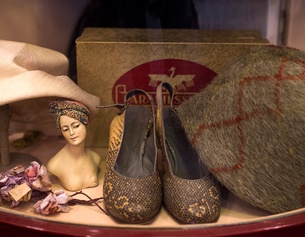 AFP/ODD ANDERSEN Vintage Mode in einem Schaufenster.