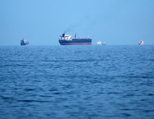 Schiffe vor der Straße von Hormus