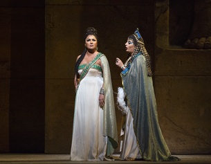 MET OPERA/MARTY SOHL Anna Netrebko als Aida und Anita Rachvelishvili als Amneris