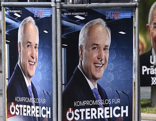 Wahlplakate von Bundespräsident Alexander Van der Bellen (R.) und FPÖ-Kandidat Walter Rosenkranz.