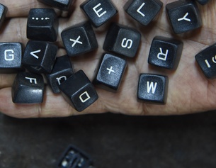 AFP/MUKHERJEE Schreibmaschinen Buchstaben