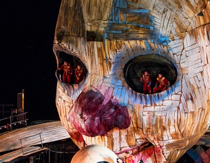 APA/DIETMAR STIPLOVSEK Szene von "Rigoletto" auf der Seebühne in Bregenz