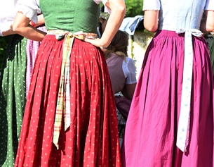 Österreichische Trachten: Dirndl