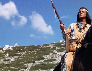 APA/LEN SIRMAN-ARCHIV/STR Pierre Brice als Apachen-Häuptling Winnetou