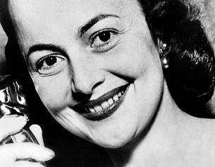 APA/AFP/INTERCONTINENTALE Altes SW-Porträt von Olivia de Havilland: Sie hält ihren Oscar in der Hand.