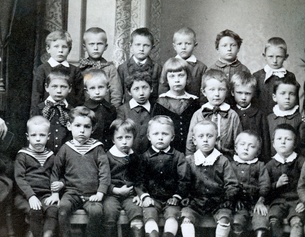Archivaufnahme einer Schulklasse aus dem Jahr 1886