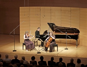 Veronika Eberle, Violine; Julia Hagen, Violoncello; Lukas Sternath, Klavier