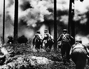 Truppen in einem brennenden Wald, 1941