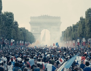 WILD BUNCH GERMANY Demonstration beim Arc de Triomphe