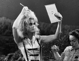 AP Jane Fonda als Barbarella im Studio