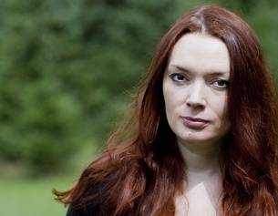 VICTORIA TOMASCHKO Zoë Beck