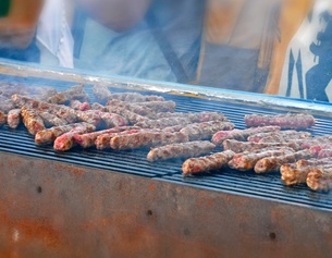 Cevapcici, Cevape auf dem Grill