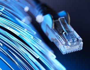 Netzwerkstecker mit Glasfaser