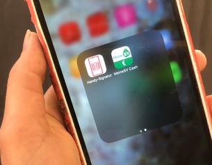 ORF/ISABELLE ORSINI ROSENBERG Handy-signatur App auf einem iPhone.
