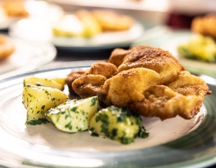Wiener Schnitzel mit Petersilerdäpfel