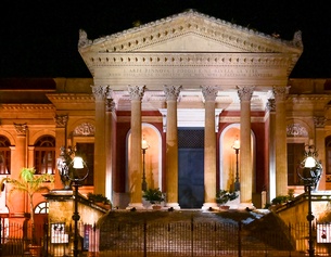 APA/AFP/MIGUEL MEDINA Teatro Massimo