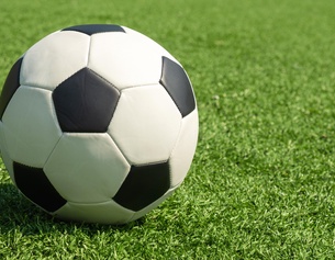 Fussball auf dem Rasen